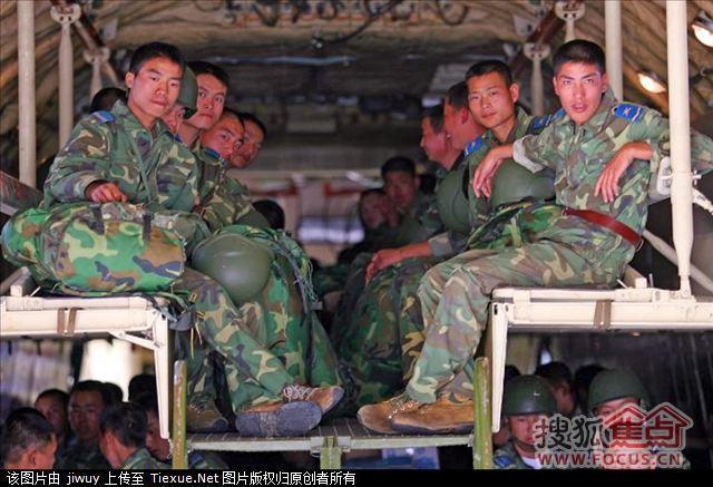 運(yùn)-20與伊爾-76對(duì)比，兩款運(yùn)輸機(jī)的性能差異與特點(diǎn)分析，運(yùn)-20與伊爾-76性能差異與特點(diǎn)對(duì)比分析