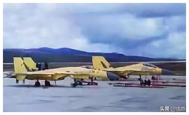 殲-16D，空中巨擘，中國(guó)新一代戰(zhàn)斗機(jī)的杰出代表，殲-16D，中國(guó)新一代空中巨擘，杰出戰(zhàn)斗機(jī)典范