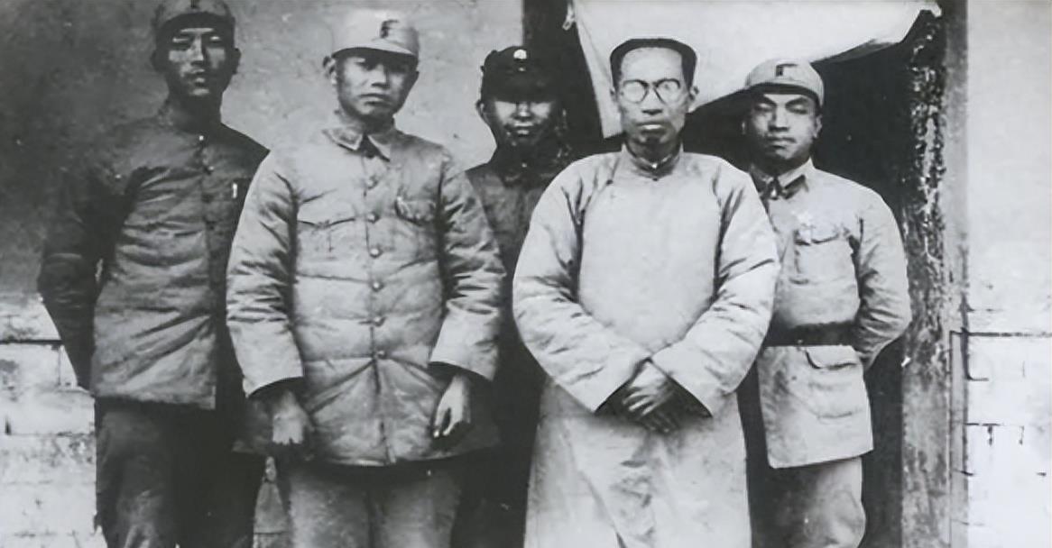 現(xiàn)任海軍政委，引領(lǐng)海軍走向新時代的卓越領(lǐng)導者，現(xiàn)任海軍政委引領(lǐng)新時代，卓越領(lǐng)導照亮海軍前行之路