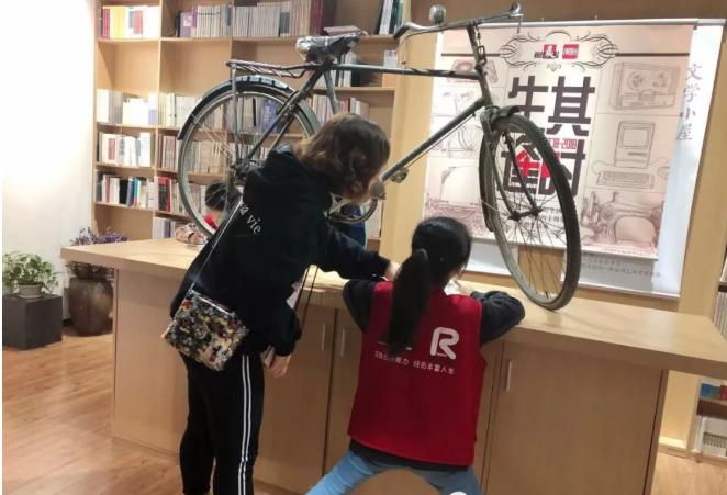 小學生簡短小新聞報道，校園內外的精彩瞬間，小學生校園內外的精彩瞬間，簡短小新聞報道