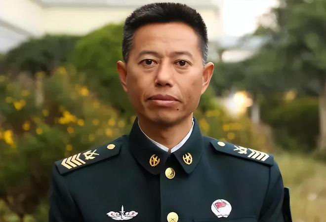 一級軍士長是什么級別，深度解析軍人榮譽與職責(zé)，深度解析，一級軍士長的級別與軍人榮譽職責(zé)解讀