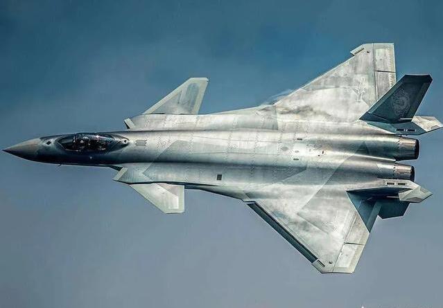 F-22與殲-20，中美頂尖戰(zhàn)斗機(jī)的對(duì)比研究，中美頂尖戰(zhàn)斗機(jī)對(duì)決，F(xiàn)-22與殲-20的深度對(duì)比研究
