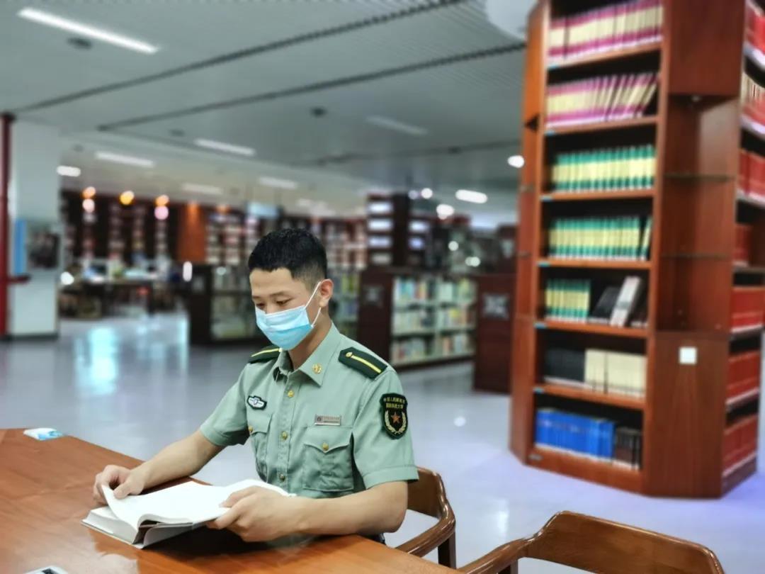 國(guó)防科技大學(xué)圖書館，探索知識(shí)的寶庫(kù)與科研的圣地，國(guó)防科技大學(xué)圖書館，知識(shí)寶庫(kù)與科研殿堂