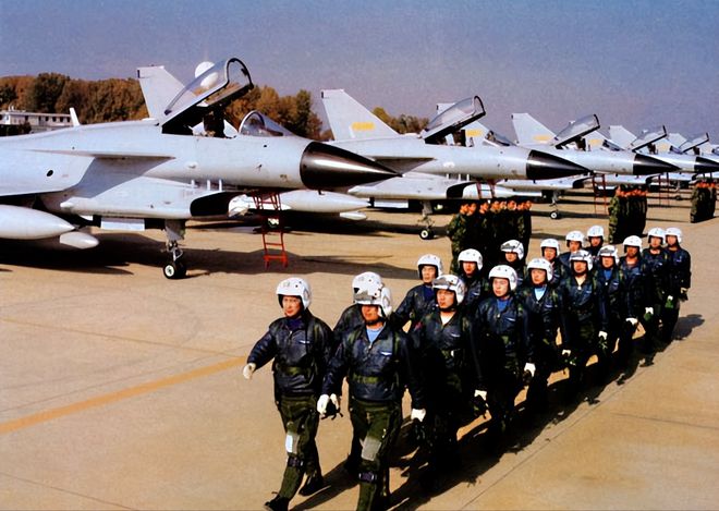 中國空軍現(xiàn)役飛機一覽表，揭示強大空中力量，中國空軍現(xiàn)役飛機揭秘，強大的空中力量展示