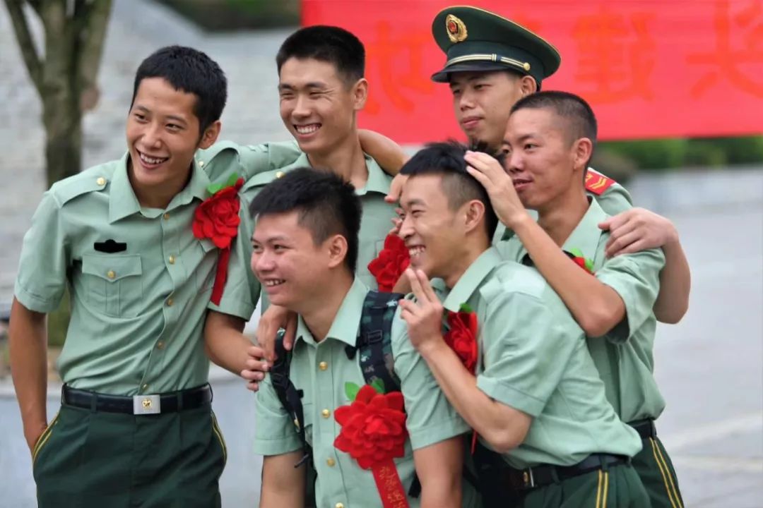 武警退伍后能否直接成為警察？解讀轉業(yè)政策與職業(yè)發(fā)展路徑，武警退伍后如何順利轉型為警察？轉業(yè)政策與職業(yè)發(fā)展路徑解讀