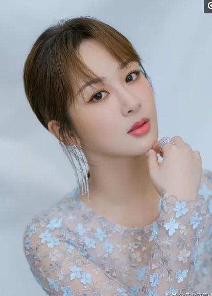 農(nóng)村出身的20位女星，星光背后的勵志故事，農(nóng)村出身的20位女星的勵志故事，星光背后的奮斗與堅持