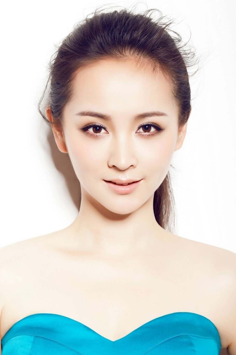 鄧莎個(gè)人資料簡(jiǎn)介，鄧莎個(gè)人簡(jiǎn)介