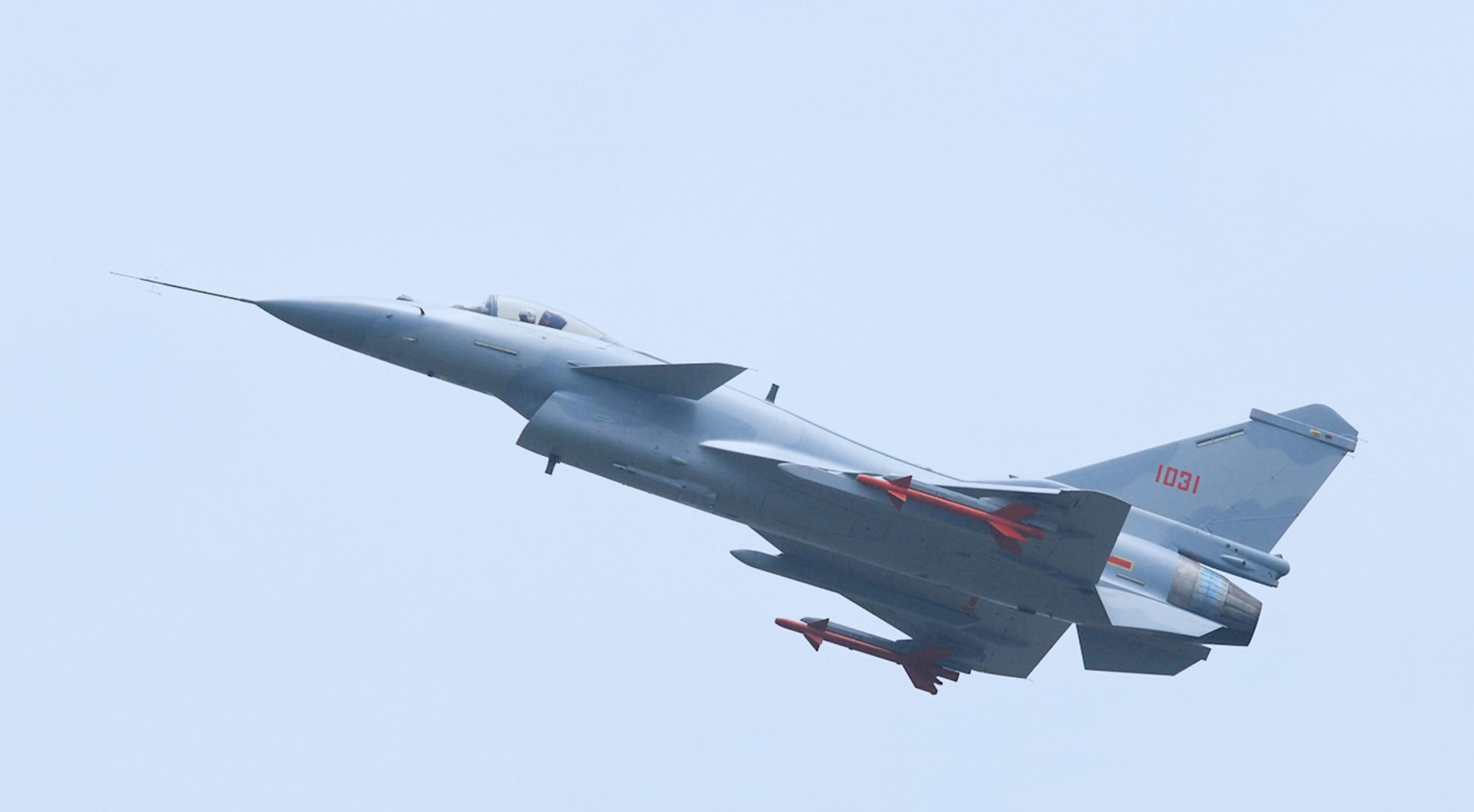 殲-10CE戰(zhàn)斗機，空中力量的璀璨明珠，殲-10CE戰(zhàn)斗機，空中璀璨明珠，展現(xiàn)強大力量